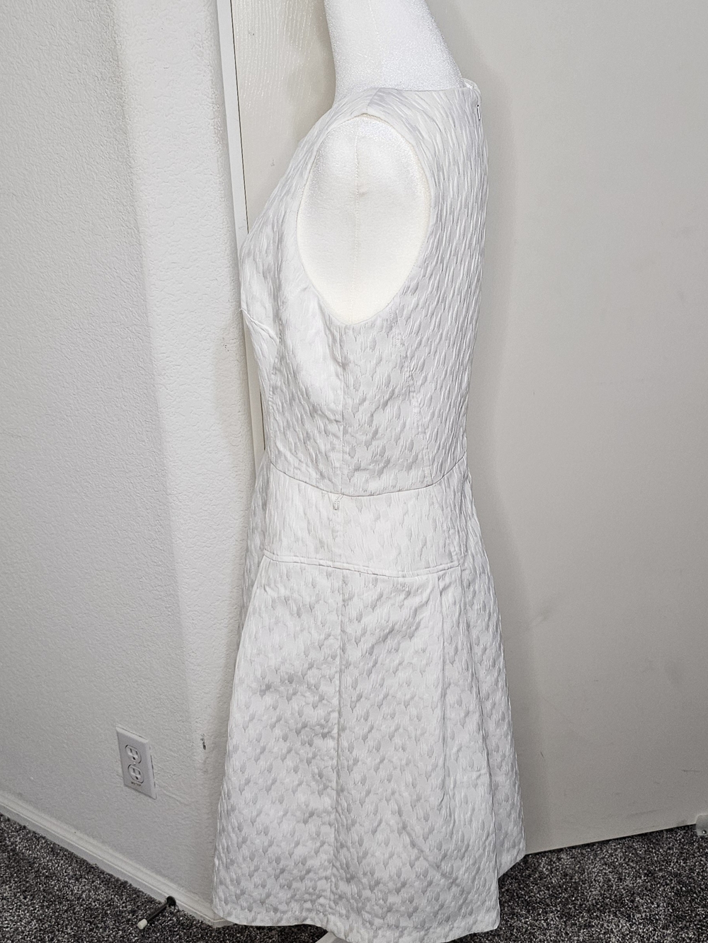 White House Black Market White Diamond Jacquard Sleeveless Midi Dress Sz 8 - Picture 3 of 6